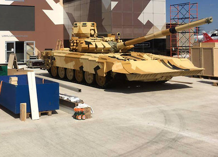 Появились фото новой модификации танка Т-72 для городского боя