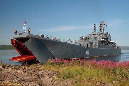 Десантный корабль «Оленегорский горняк» встал на ремонт