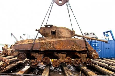 Из Баренцева моря достали американский танк «Шерман»
