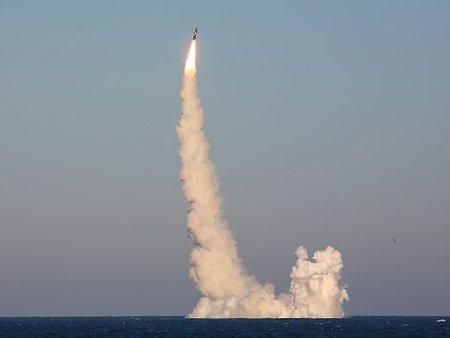 Подводный атомоход «Новомосковск» запустил ракету «Синева» по Камчатке