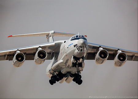 Тяжелый оперативно-стратегический военно-транспортный самолет Ил-76МД-90А