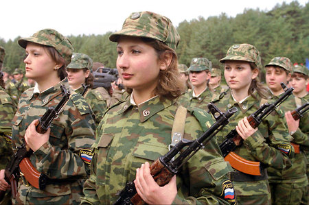 В России начали готовить женщин-миротворцев
