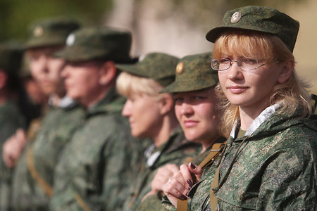 В Минобороны ответили на идею призыва женщин в армию