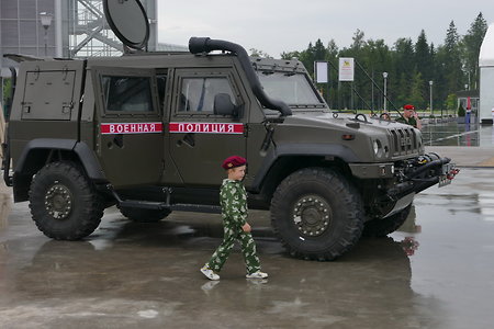 Машины военной полиции раскрасили в «советском» стиле