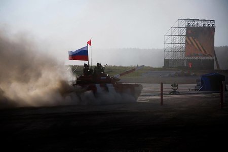 Победителям «Танкового биатлона» подарили УАЗы «Патриот»