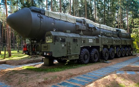 Подвижные ракетные комплексы РВСН вышли на учения в 20 регионах России