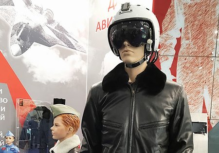 Российских пилотов оденут в новые куртки из «суперкожи»