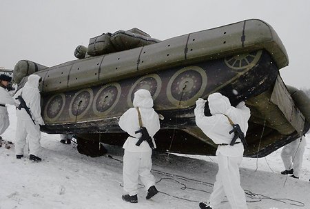 Под Москвой развернули «накачанные» танки: фото