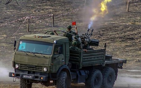 Войска ЦВО ставят минные шлагбаумы и крутят «танковые карусели»
