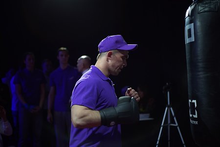 Боксёр Денис Лебедев поставит удар российским оборонщикам