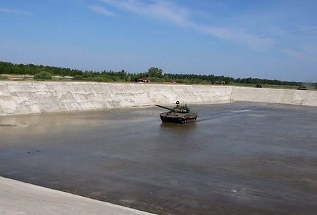 Крупнейший танковый вододром тестируют в Омске