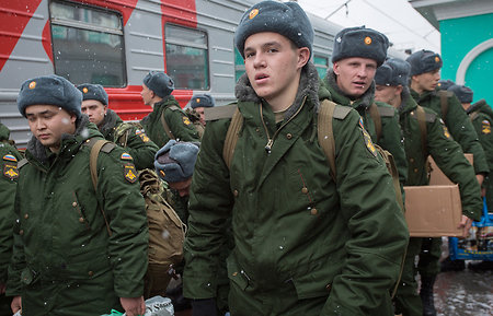 Весной-летом в армию призвали 128 тысяч россиян