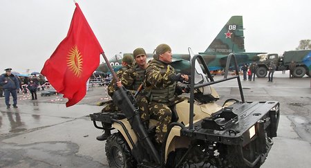 Российские военные обучат киргизских по 17 специальностям