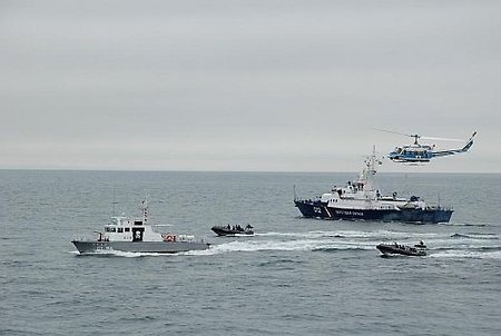 Приморские пограничники спасли 23 рыбаков из КНДР