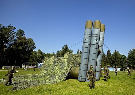 Надувные «Фавориты» прикрыли С-400 в Крыму