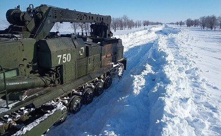 Военные очистили от снега 30 километров дорог