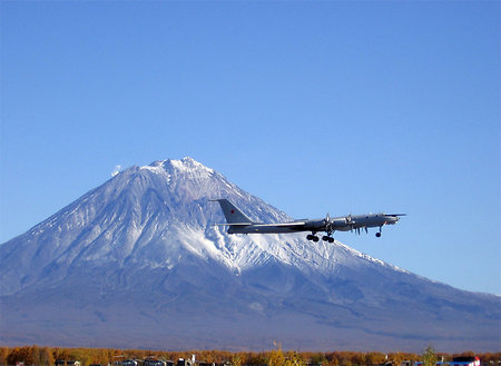 Пара Ту-142 подлетала к Исландии
