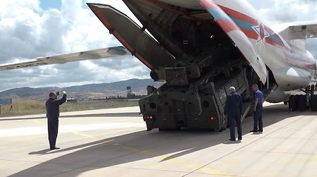 Девять бортов с элементами С-400 прибыли в Турцию