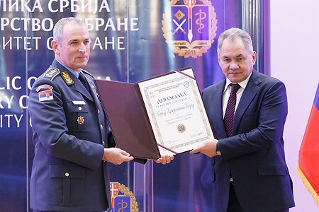Шойгу стал почётным доктором университета обороны в Сербии