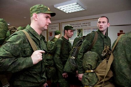 Весной-летом в армию пойдут 135 тысяч россиян