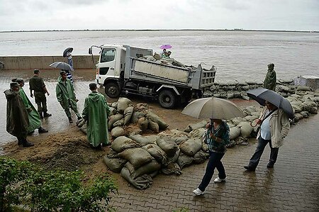 Военные спасли от затопления 12 населённых пунктов