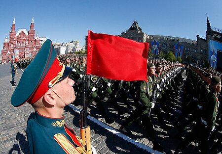 Некоторых участников Парада Победы в Москве заменят