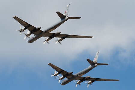 Четыре Ту-95МС «провентилировали» небо вблизи США