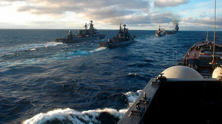 В Мировом океане находятся 60-100 кораблей ВМФ России