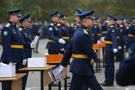 В Сызрани выпустили более 300 лётчиков