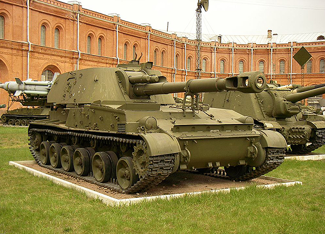 Гаубица 2C3 «Акация» в Артиллерийском музее Санкт-Петербурга