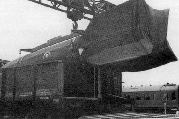 Выгрузка и транспортировка ракет Р-1 первых испытательных серий на ж/д станции полигона Капустин Яр