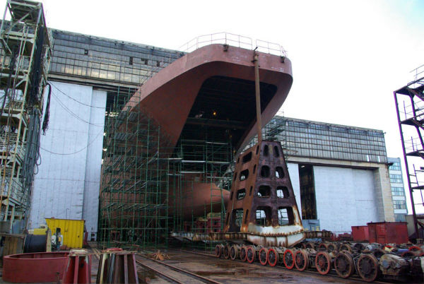 БДК «Иван Грен» в строительстве на ПСЗ «Янтарь», Калининград, 2009 год