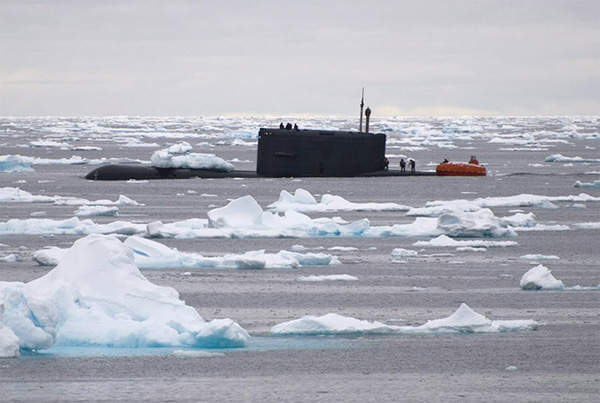 «Оренбург» во время экспедиции «Арктика-2012»