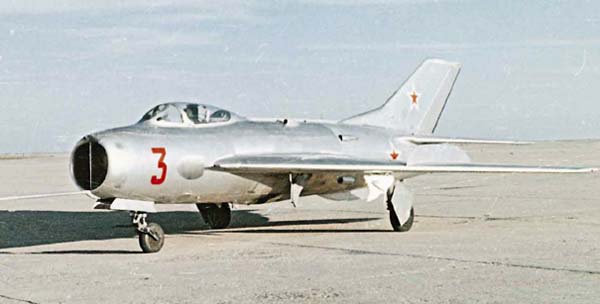 Истребитель МиГ-19